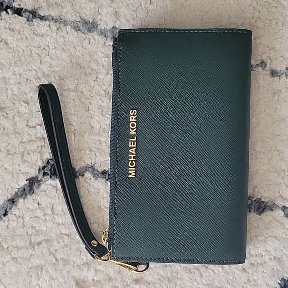 Michael Kors Adele Wallet - Picture 1 of 9